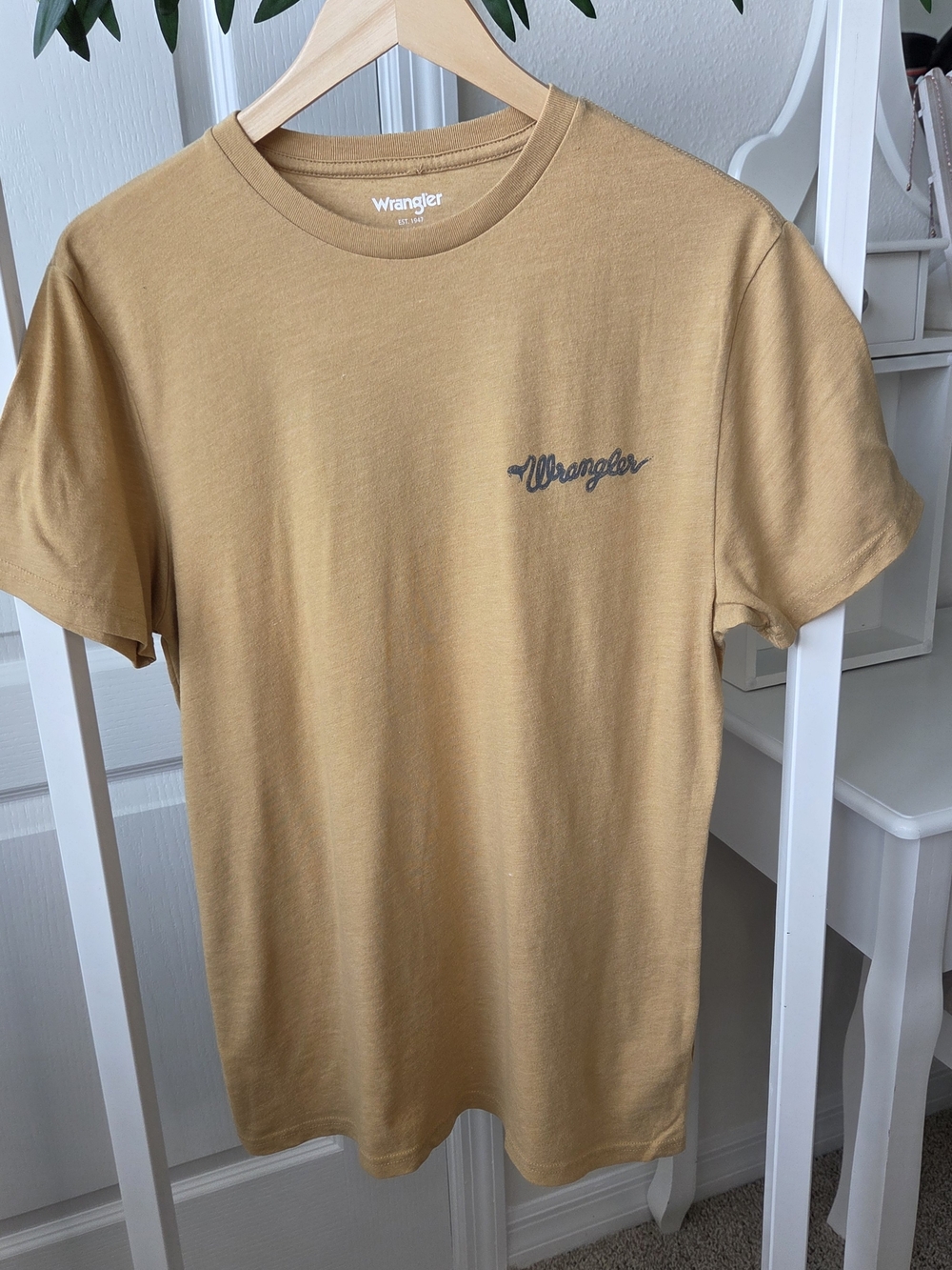 Wrangler Men's Mustard Crewneck T-Shirt Size M